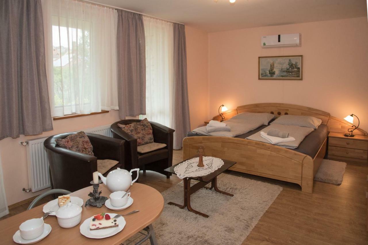 Deluxe Apartments เฮวิซ ภายนอก รูปภาพ